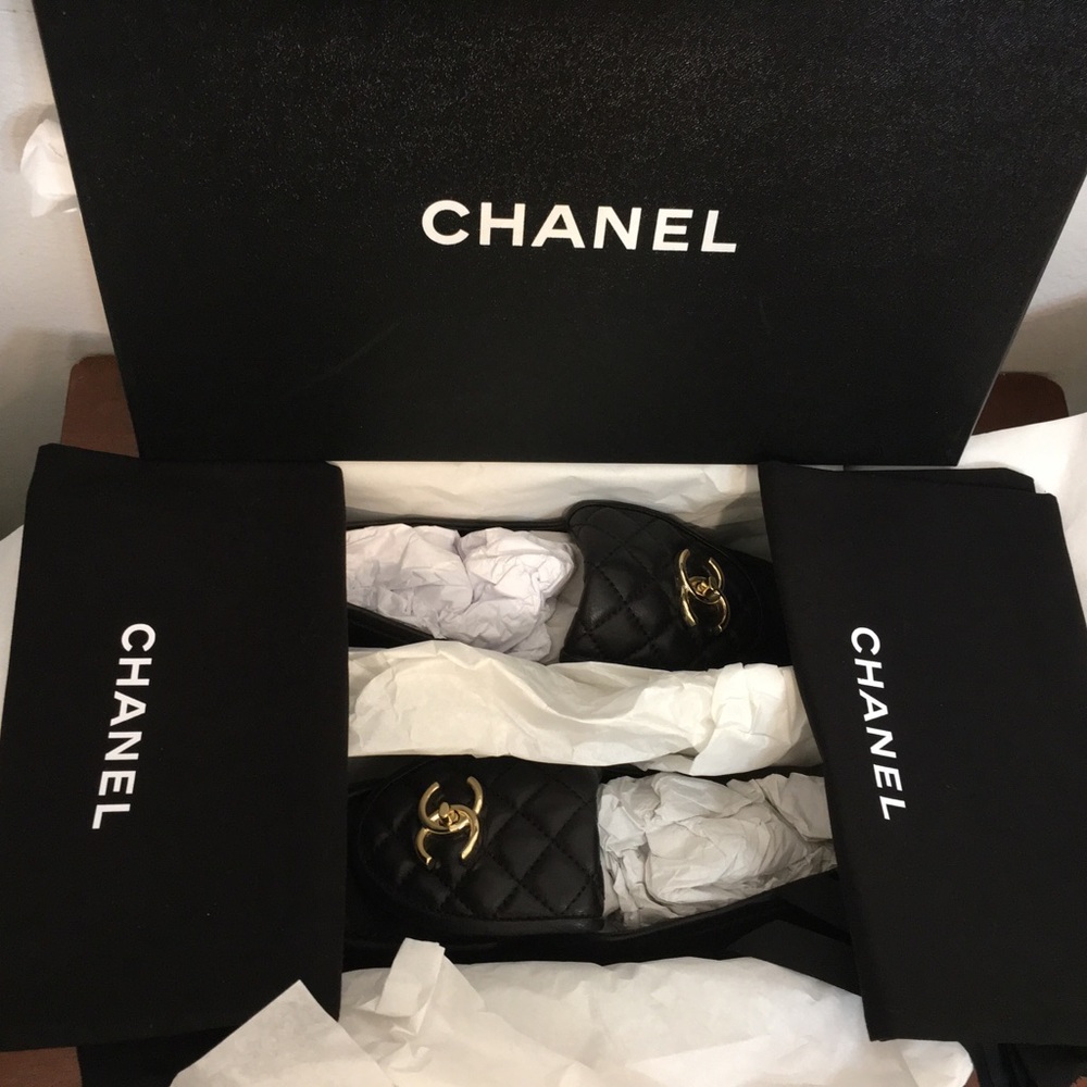 Chanel Quilted Flap TurnLock CC Gold Logo Loafer. Size 37C . Serial No DG36646